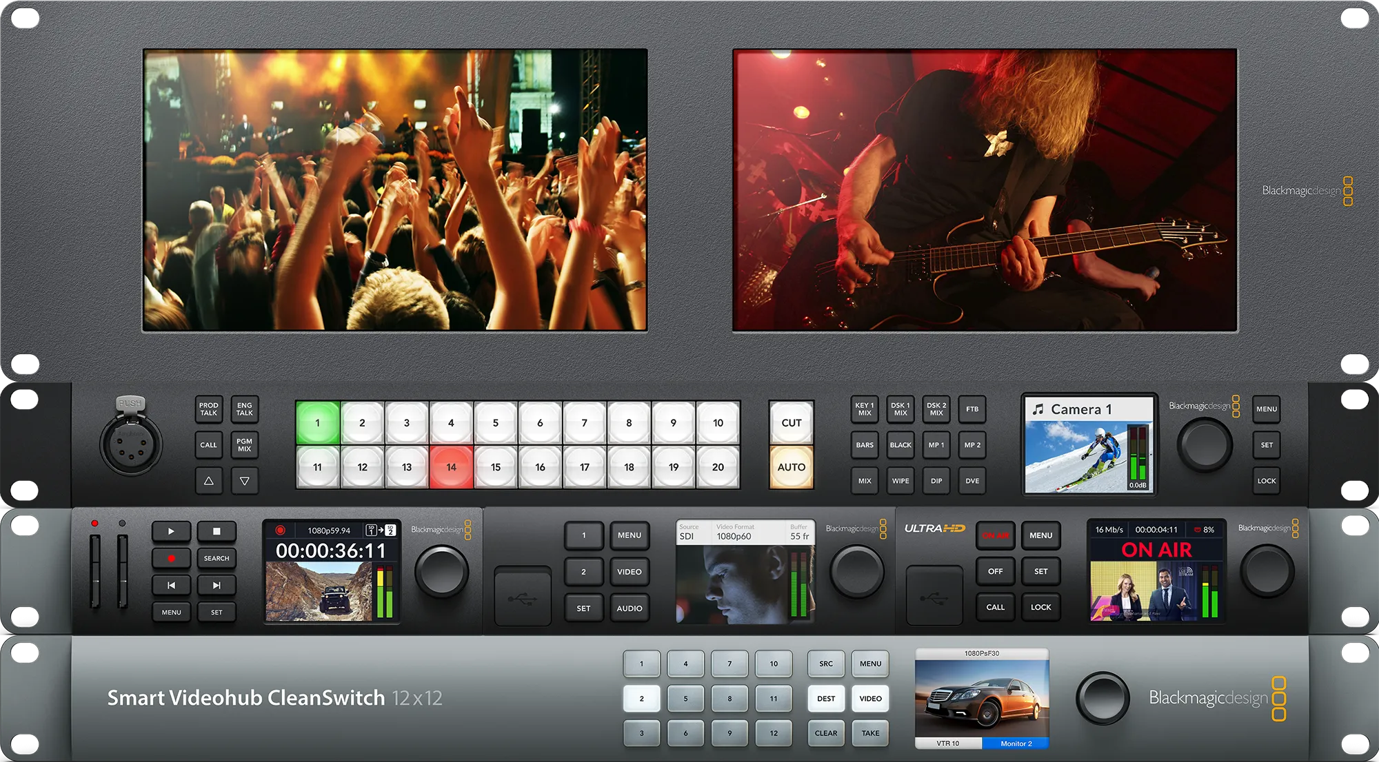 Rack di regia live multicamera: mixer video, registratore, streamer e Smart Videohub con i monitor di programma durante un concerto
