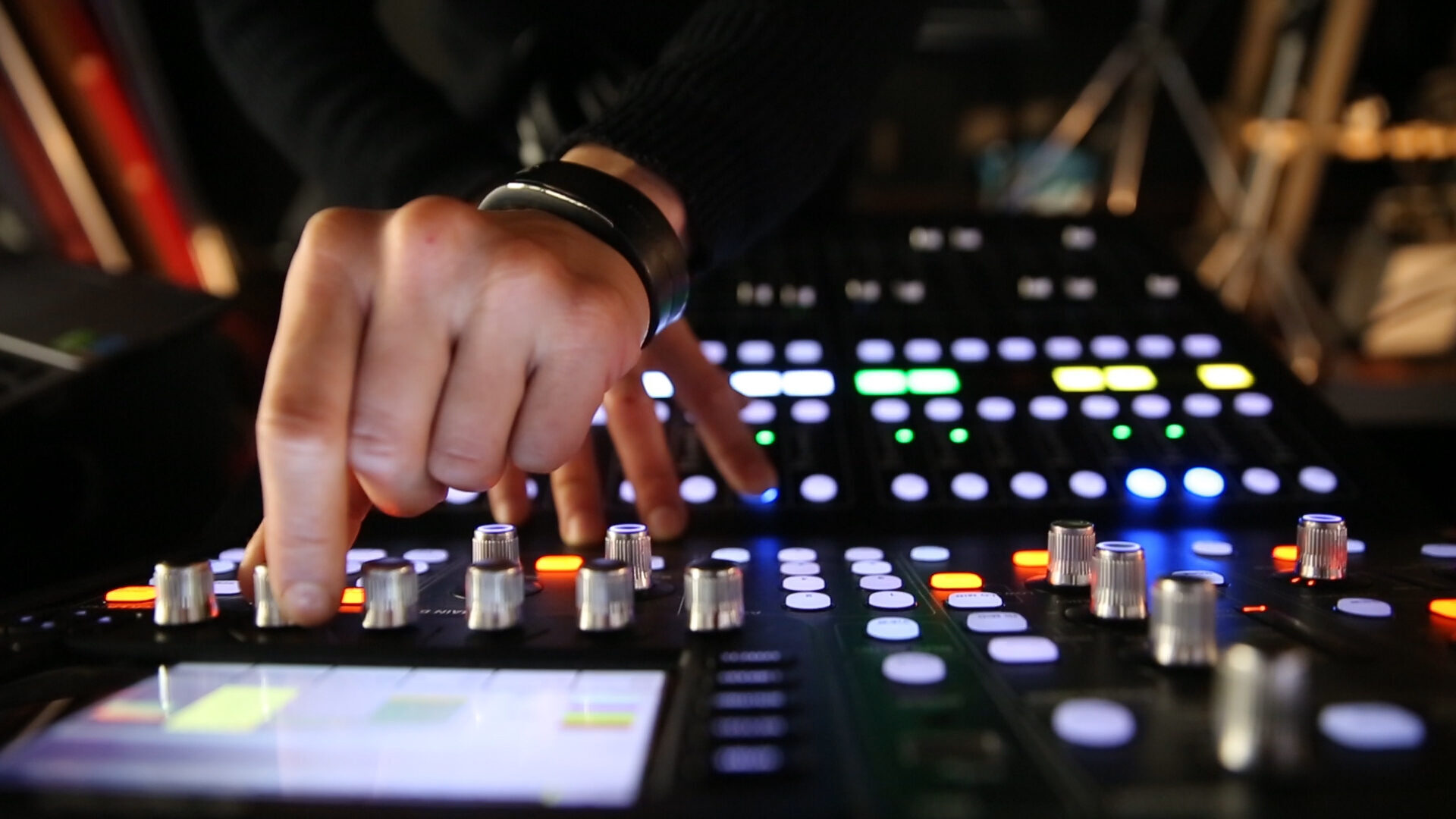 Mixer audio digitale in uso nello studio di produzione